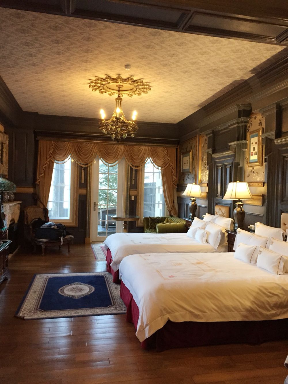 Hotels with Spacious Rooms for Families and Group Travelers